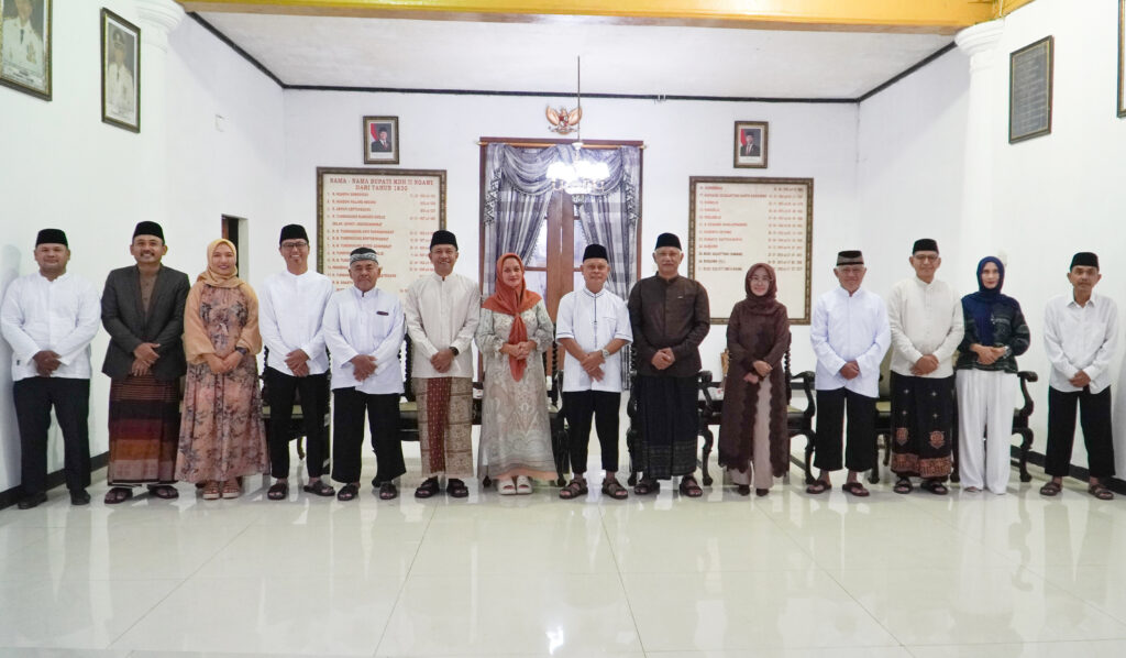 Pengurus Harian DPD LDII Kab. Ngawi menghadiri Open House yang digelar oleh Bupati Ngawi Ony Anwar Harsono.